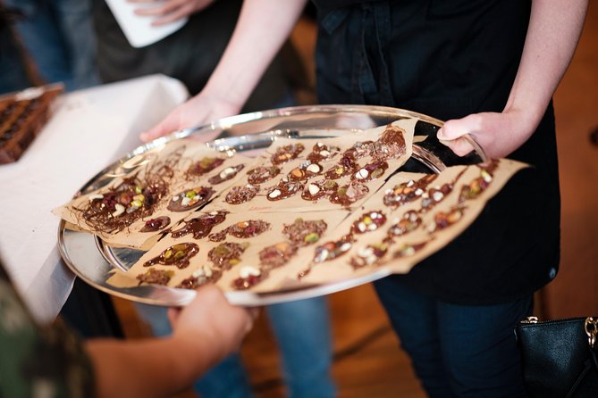 2.5h Belgian Chocolate Pralines Workshop in Brussels - Hot chocolate pairing and the tasting break that keeps it fun
