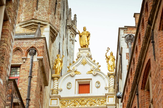 2-Hour Historical Walking Tour in Bruges with Praline Included - Meeting at Markt 4, Ending Back Where You Started