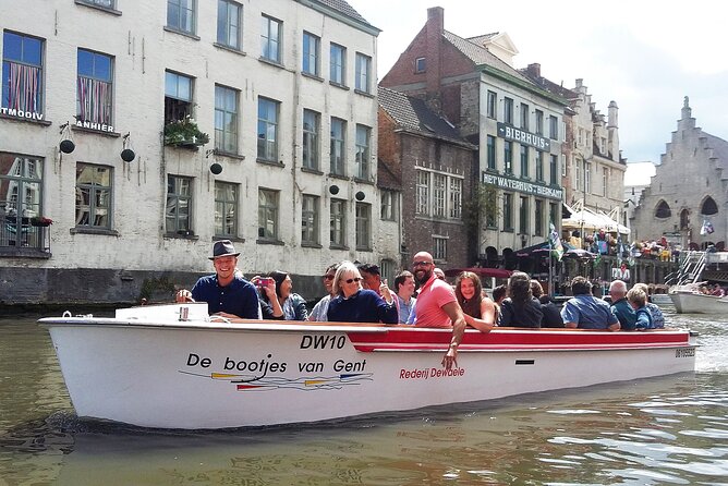 40-Minute Guided boat trip in medieval Ghent - Castle of the Counts of Flanders: the biggest sight on the cruise