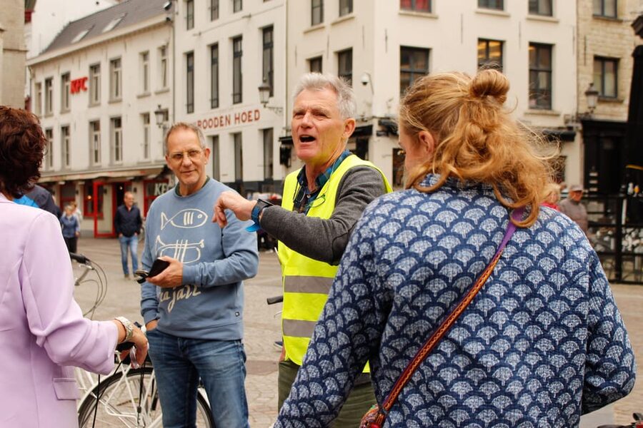 Antwerp: City Highlights Guided Bike Tour - Guide Style: Storytelling That Can Adjust to Your Interests