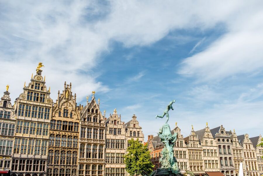 Antwerp: Express Walk with a Local in 60 minutes - Central Station as a Local Compass