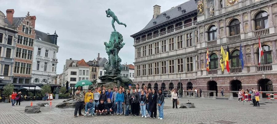 Antwerp: Historical Walking Tour in the Old City - Stop 1: Het Steen area, about 20 minutes of medieval context