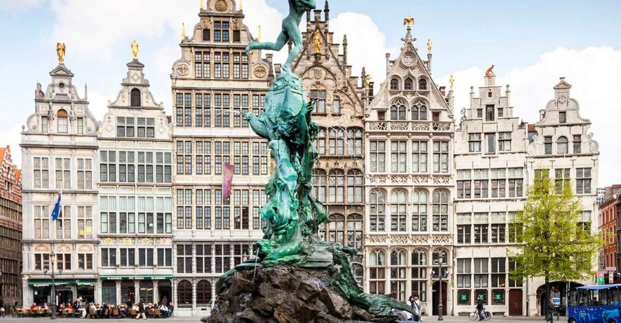 Antwerp: Private Historical Highlights Walking Tour - Meeting in Grote Markt with a red umbrella, then getting oriented fast