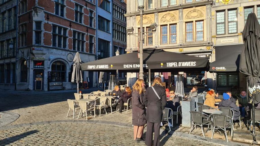 Antwerp: Pub Crawl in the Historical City - Stop one at Antwerpse brouwcompagnie: starting at a brewery taproom