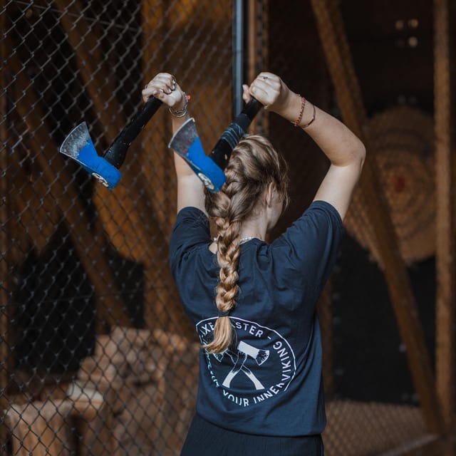 AXE THROWING EXPERIENCE IN ANTWERP - Entering WoodCutter: Indoor Setup and Safety First
