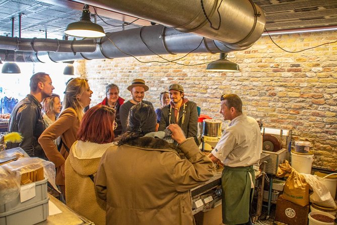Best of Bruges: History, Chocolate & Beer Tour - Depla Chocolatier: The Praline Demonstration and Your Sweet Starter