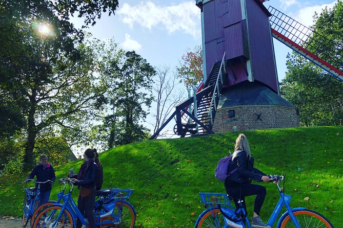 BikeTour Bruges & Damme in Spanish and English - Getting rolling at Fietspunt Bruges, then easing into the route
