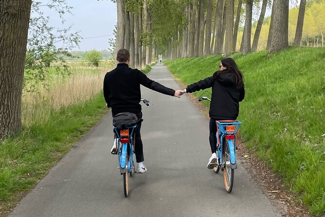 BikeTour Bruges & Damme in Spanish and English - Stop 2: Windmills of Bruges along the big canal