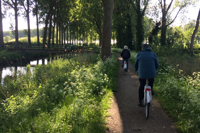 BikeTour Bruges & Damme in Spanish and English - Stop 3: Damme Canal ride, working windmill, and key landmarks