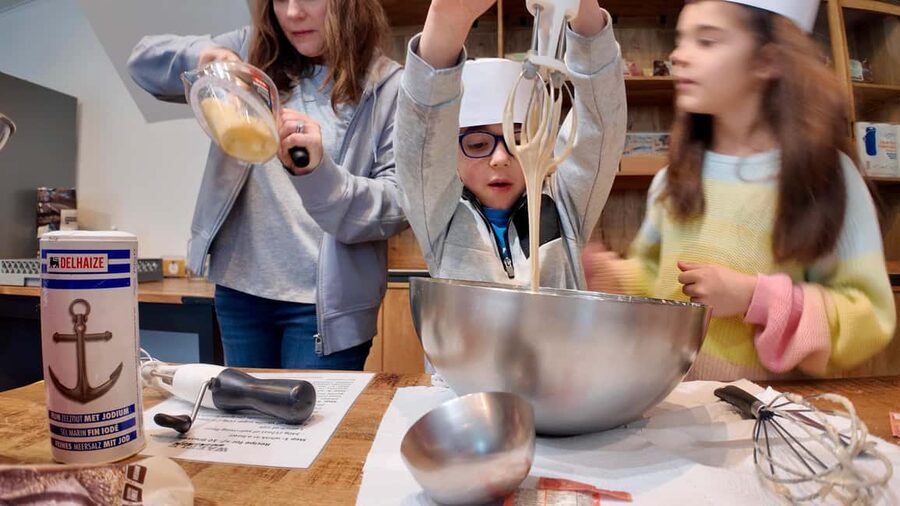Bruges: 1.5-Hour Waffle Making Workshop - All You Can Eat - Meeting on Klaverstraat: getting in without stress
