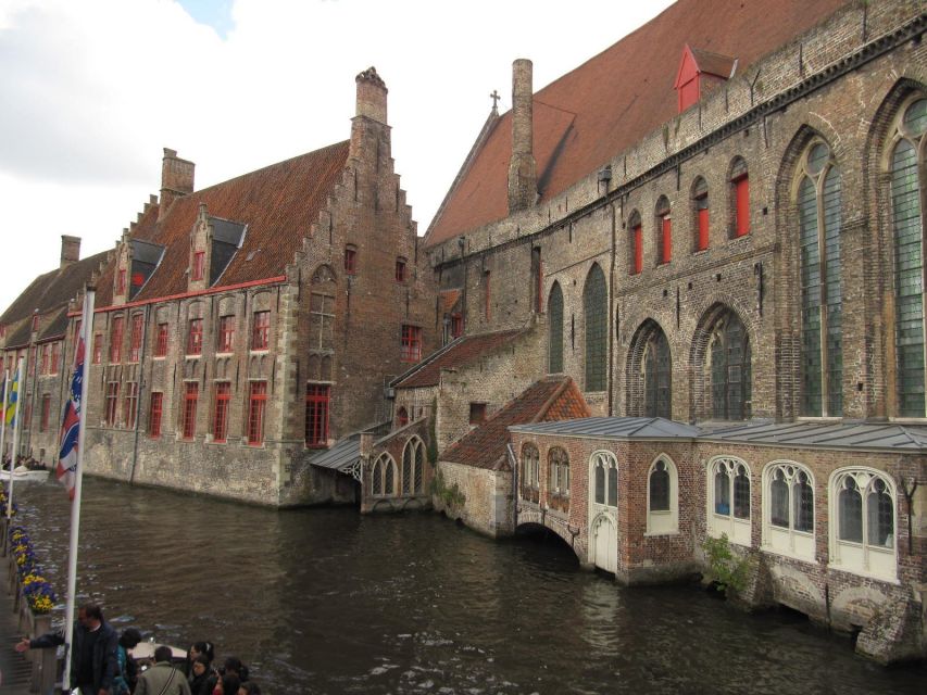 Bruges: 2.5-Hr Walking Tour from train station to Markt - Walplein and De Halve Maan: Beer Culture as a Route Marker