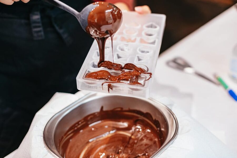 Bruges: Belgian Praline and Mendiants Chocolate Workshop - Step 1: tempering and getting your chocolate ready