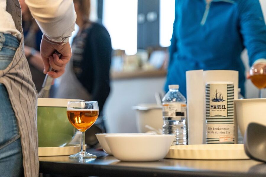 Bruges: Belgian Waffle-Making Workshop with Beer Tasting - Your 90 minutes: from beer flight to waffle stacks