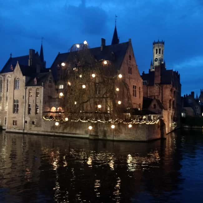 Bruges, Bike Tour with Chocolate Tasting & Hot Wine/Chocolat - Finding the green gate, warming up, and rolling out on retro bikes