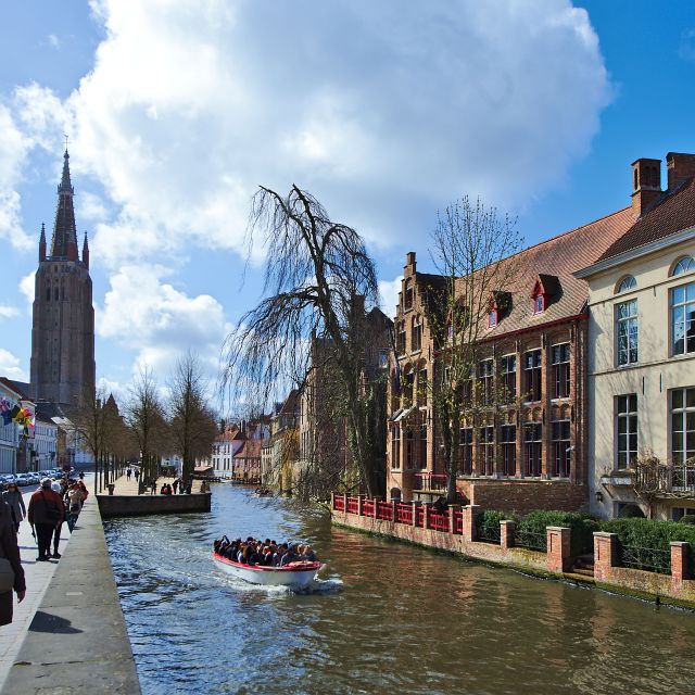 Bruges: Bourgogne des Flandres Brewery and Distillery Visit - Photos, souvenirs, and that fun bottle moment