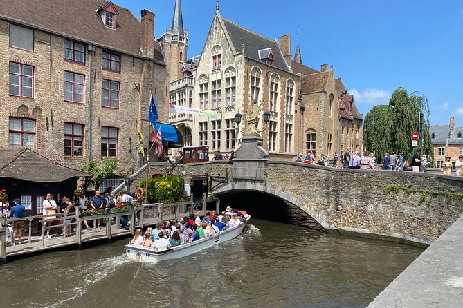 Bruges by a Local: Exciting Stories, Mysteries, People and Choco - Huidenvettersplein: dark history, quick lesson