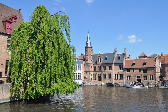 Bruges by bike with friends and family! - Stop 2: Gruuthusemuseum, a palace you can spot before you know it
