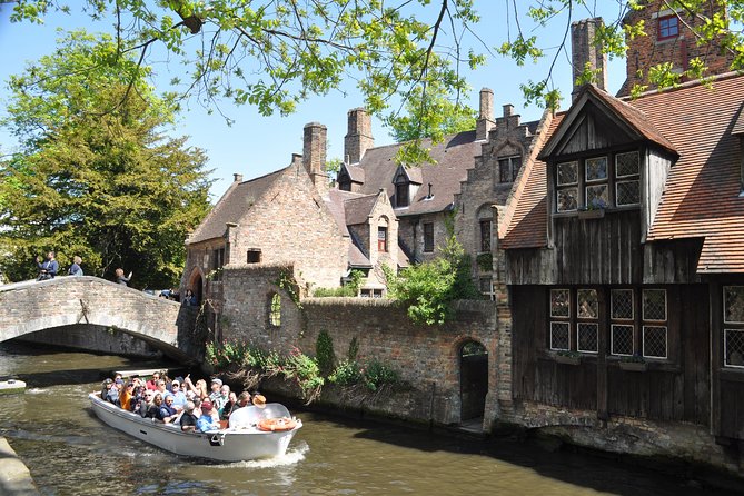 Bruges by bike with friends and family! - Stop 4: Minnewater Lake, romantic views with a practical purpose