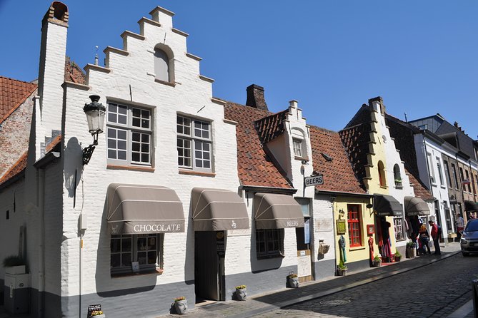 Bruges by bike with friends and family! - Stop 5: Poertoren Tower and the old city walls