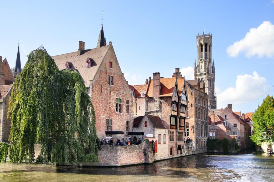 Bruges: Express Walk with a Local in 60 minutes - What to Bring So the Walk Stays Comfortable