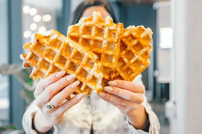 Bruges Food Tour with Full Meal & Drinks by Do Eat Better - Markt stop: hot comfort food, including the potato-ball style