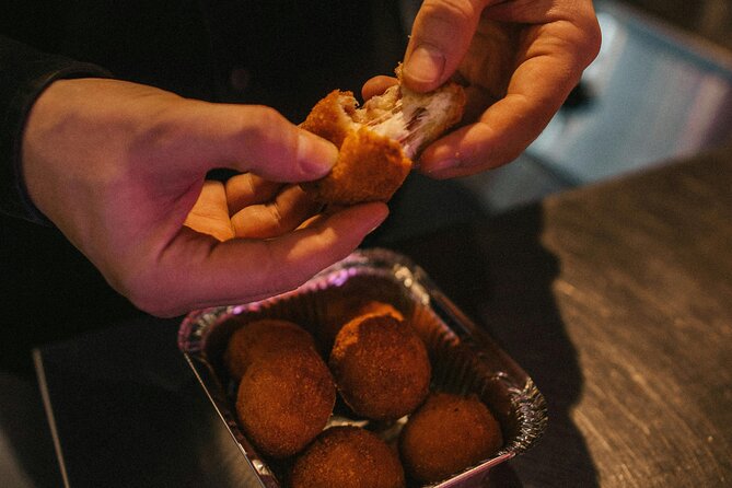 Bruges Food Tour with Full Meal & Drinks by Do Eat Better - Starting at Burg 12, with De Burg and chocolate views