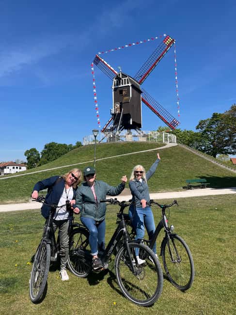 Bruges: Guided Bike Tour with a Local to Sights & Secrets - Starting at Quasimundo, then letting Bruges lead