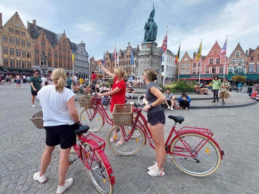 Bruges: Guided Retro Bike Tour of Highlights and Hidden Gems - City Hall, Rozenhoedkaai, Gruuthusemuseum, and the photo-stop circuit
