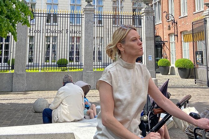 Bruges, Guided Retro Biketour: Highlights and Hidden Gems - Stop-by-stop: Belfry, Burg Square, and the Markt pulse