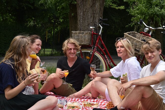 Bruges, Guided Retro Biketour: Highlights and Hidden Gems - Mary of Burgundy and using the tour as your Bruges game plan