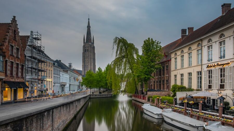 Bruges: Guided Tour & Boat Ride with Optional Beer Tasting - Lake of Love to Begijnhof, where Bruges gets quiet