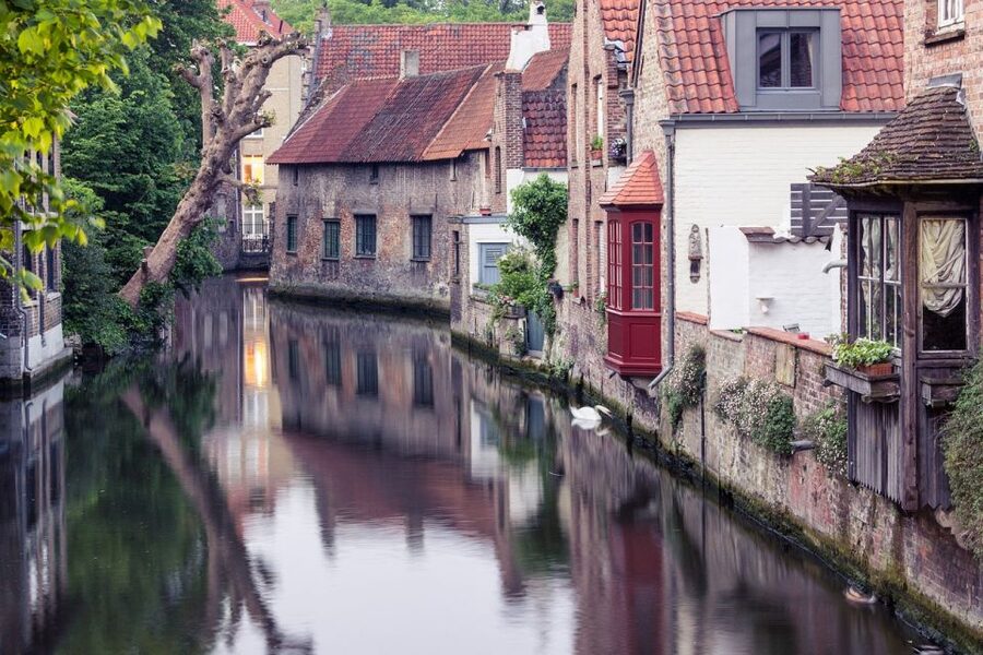 Bruges: Guided Tour & Boat Ride with Optional Beer Tasting - Walplein Square and the city’s “in-between” streets