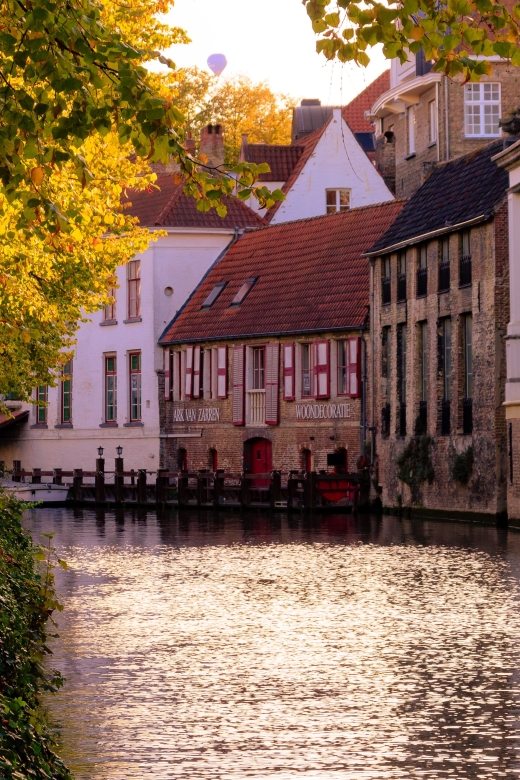 Bruges: Guided Tour & Boat Ride with Optional Beer Tasting - Lunch break plus chocolate and lace shopping time