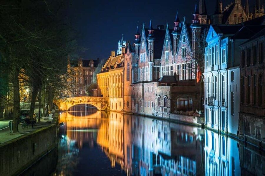 Bruges : Highlights & Hidden gems Walking Tour - Meeting point and first moments: getting oriented fast