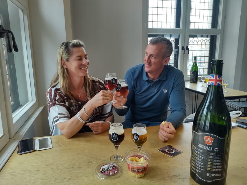 Bruges: Historical Walking Tour with Food Tasting - Pace and group size, what that means for your comfort
