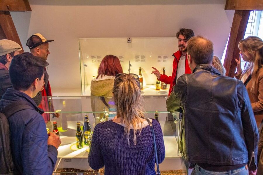 Bruges: History, Chocolate and Beer Walking Tour - Chocolate Shop Time, Praline Demonstration and Sampling
