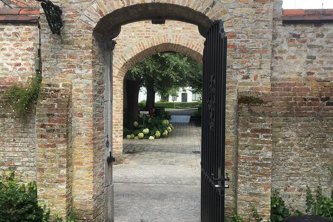 Bruges’ Legends and Hidden Treasures: A Self-Guided Audio Tour - Belfort stories: history plus a few odd side notes