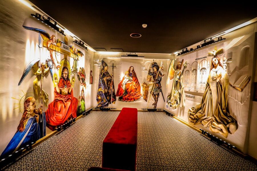 Bruges: Musea Sculpta | Monumental Sculptures Entry ticket - The 265-metre statue gallery and how to use the audio guide