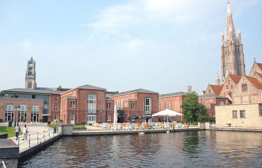 Bruges Private 2-Hour Walking Tour - Where you meet, and how pickup works around ’t Zand