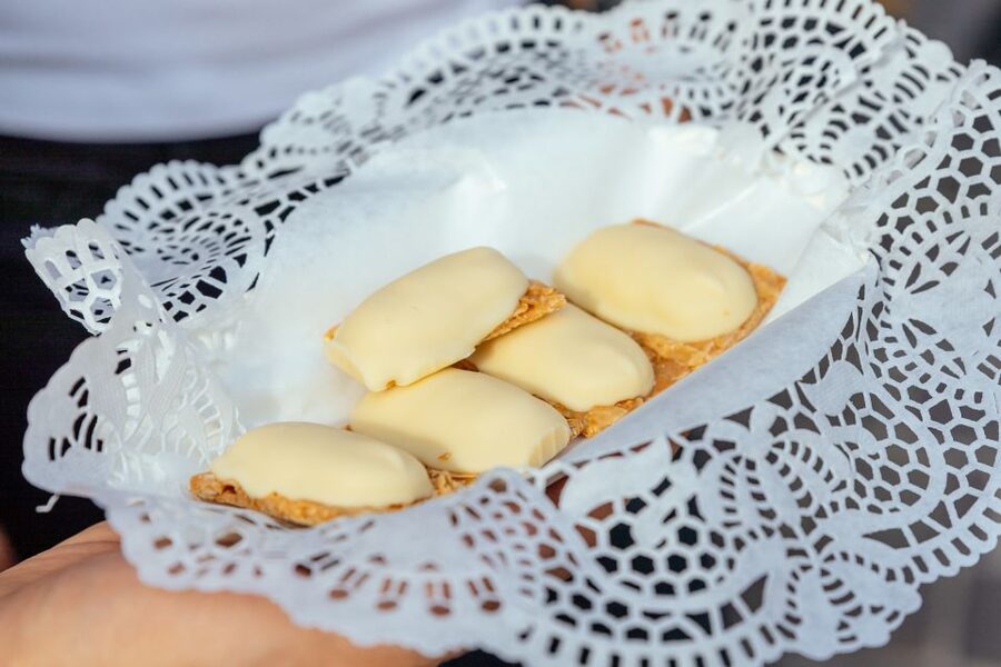 Bruges: Private Food Tour – 10 Tastings with Locals - Price and Logistics: Is $163 Worth It?