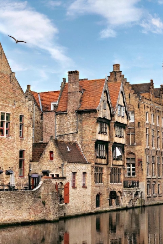 Bruges: private guided day tour - Bruges food time: waffles and chocolate as part of the plan