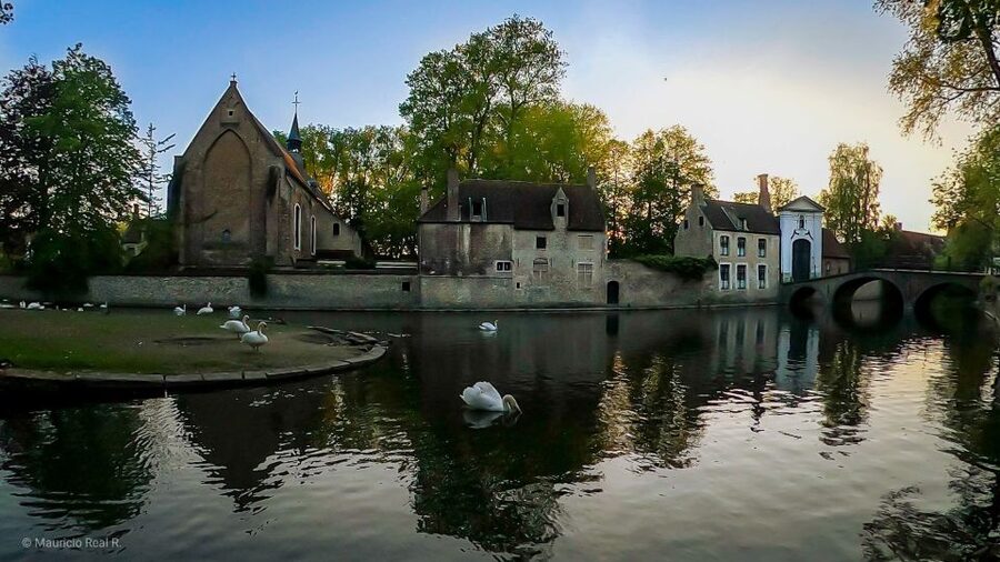 Bruges: Private Historical Highlights Walking Tour - Market Square and Church of Our Lady, Big Landmarks First