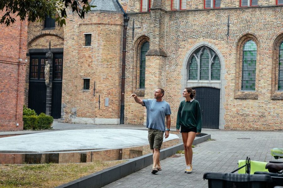 Bruges: Private Tour with Locals – Highlights & Hidden Gems - Where You Start at Historium Bruges (and Why It Helps)