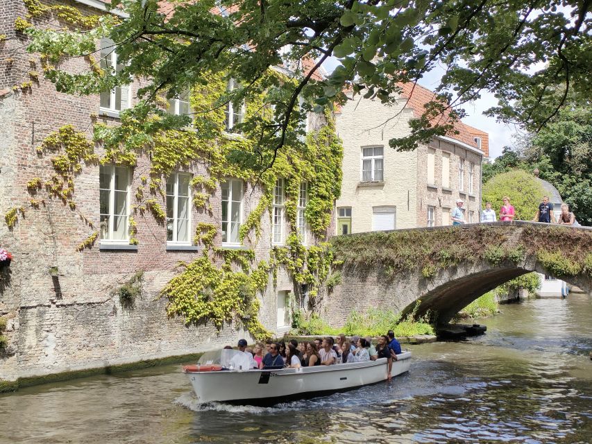 Bruges: Small Group Boat Cruise and Guided Walking Tour - Where you start in Bruges, and why the Historium matters