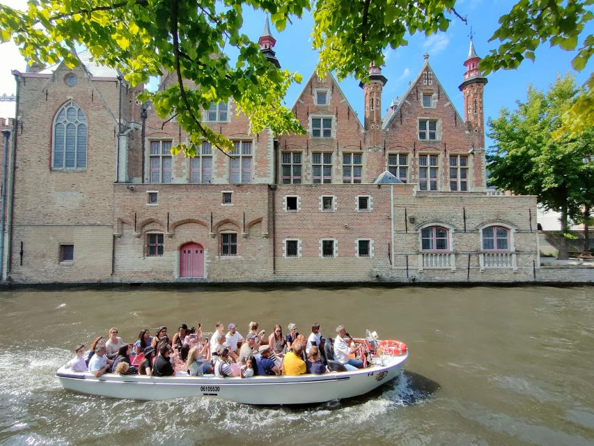 Bruges: Small Group Boat Cruise and Guided Walking Tour - Rosary Quay chocolate tasting, and what to do with the sugar break