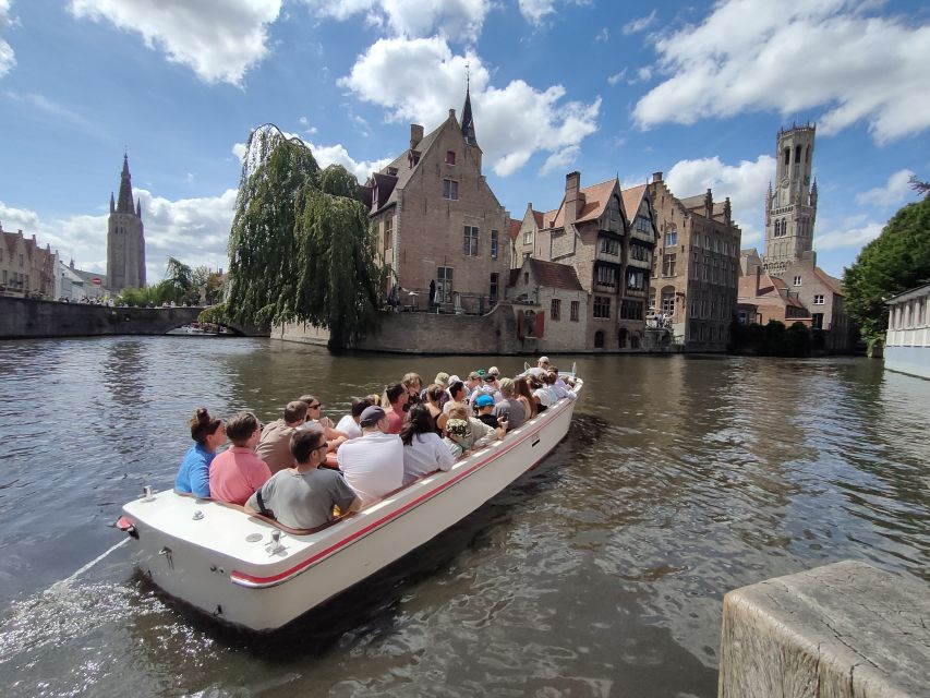 Bruges: Small Group Boat Cruise and Guided Walking Tour - Walking the medieval core, from the narrowest street to the Holy Blood Basilica