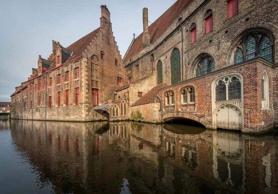 Bruges: Ticket Museum Sint-Janshospitaal - St Janshospitaal: a Bruges hospital museum with a different heartbeat