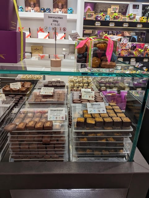 Bruges: Walking Tour with Hot Chocolate & Chocolate Tasting - Price vs. value: $117 for guide stories plus three tastings
