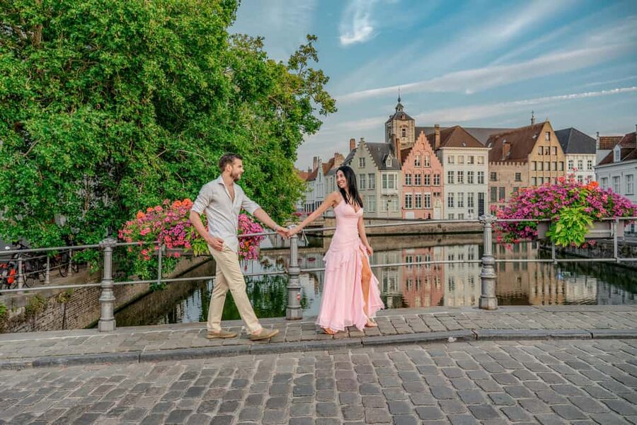 Bruges : Your private 1 hour photoshoot in the medieval city - Key things that make this Bruges photoshoot work