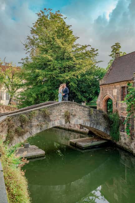 Bruges : Your private 1 hour photoshoot in the medieval city - Finding the right starting point, Jan van Eyckplein